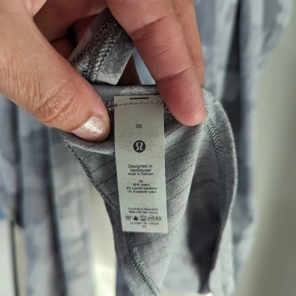 Lululemon all you need‎ camo scarf